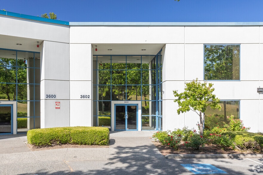 3600-3602 Gilmore Way, Burnaby, BC for lease - Building Photo - Image 3 of 10
