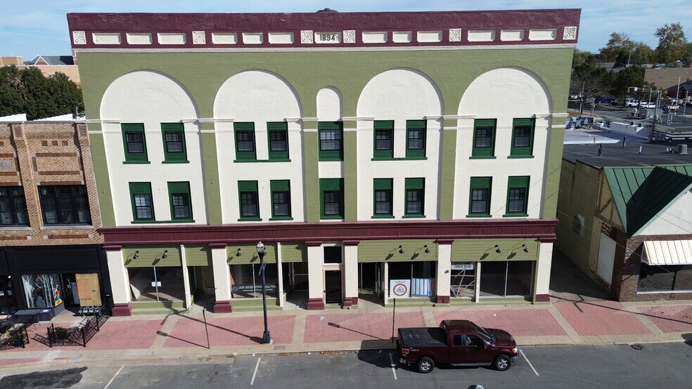 1212 Meridian St, Anderson, IN for sale - Primary Photo - Image 1 of 12