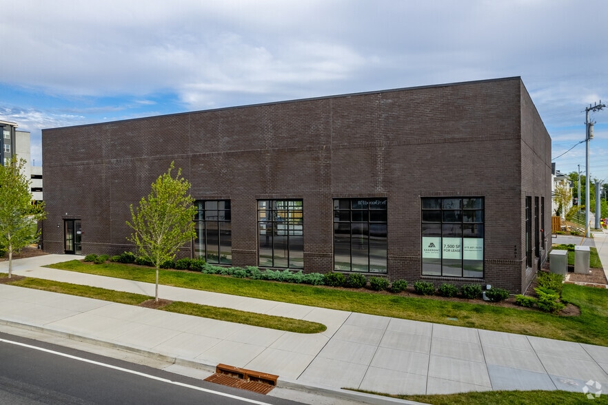 4801 Centennial Blvd, Nashville, TN for lease - Building Photo - Image 2 of 15