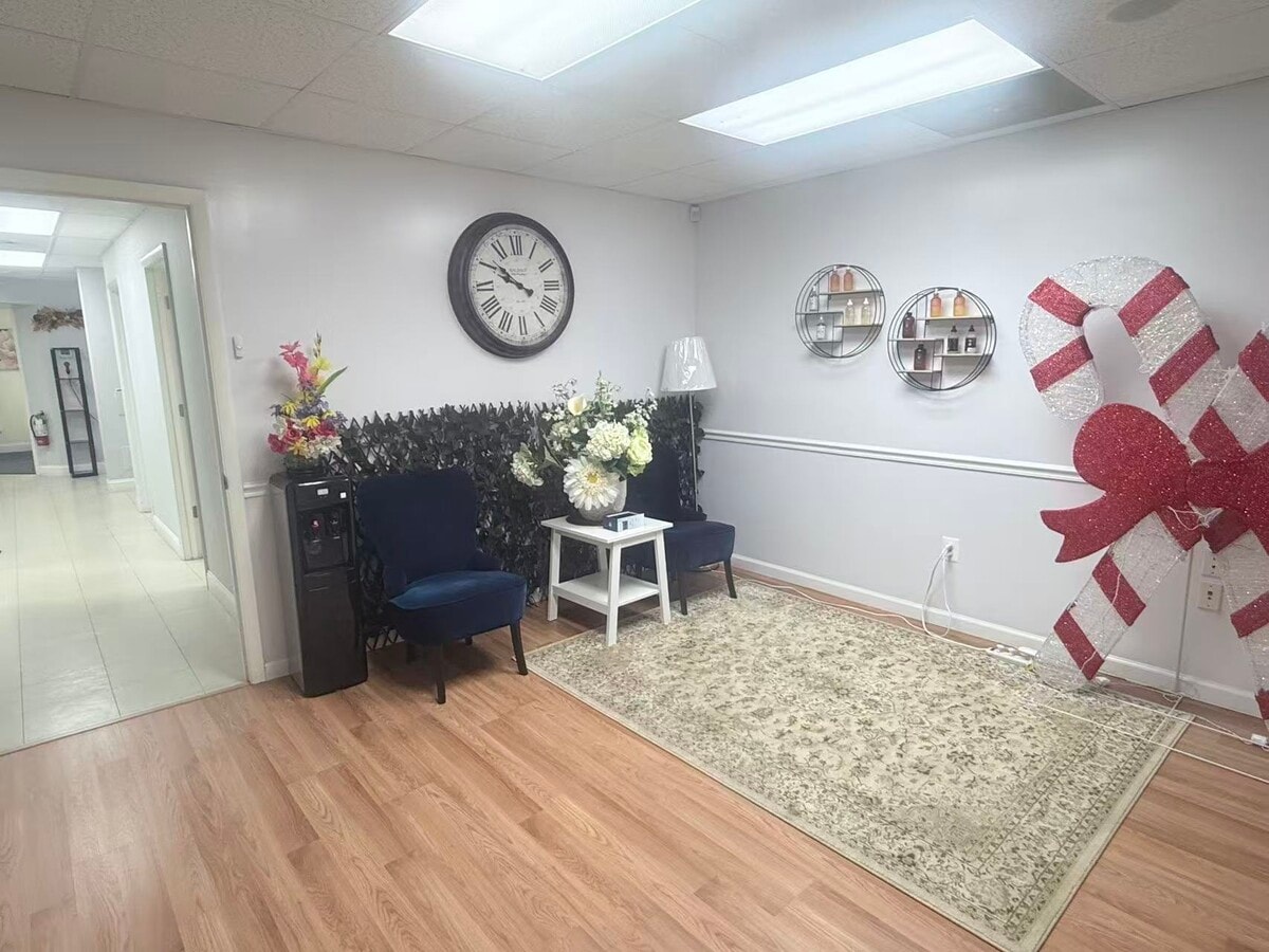 106 Elden St, Herndon, VA 20170 - Unit 13 - - Interior Photo - Image 2 of 8
