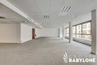 11 Rue Louis - Philippe, Neuilly-sur-Seine for lease Interior Photo- Image 1 of 5