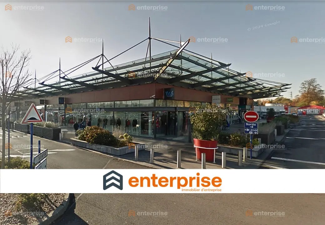 Retail in Wasquehal for lease Building Photo- Image 1 of 2