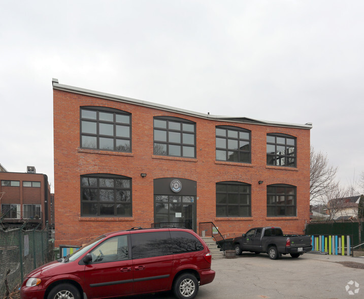 126 Catharine St, Hamilton, ON for lease - Building Photo - Image 2 of 2