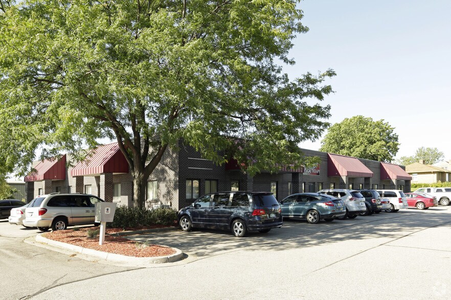 3820-3830 44th St SE, Grand Rapids, MI for sale - Primary Photo - Image 1 of 1