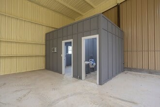 9500 Calixtro Ct, Alvarado, TX for lease Interior Photo- Image 2 of 3