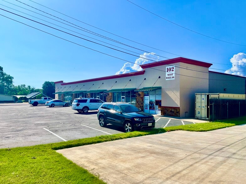 102 W Dallas St, Llano, TX for lease - Building Photo - Image 2 of 42