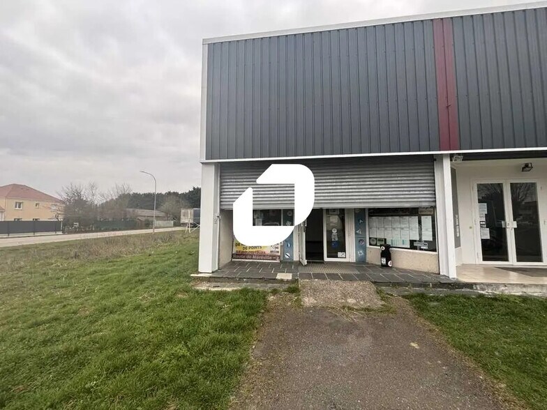 Retail in Angerville for lease - Building Photo - Image 2 of 9