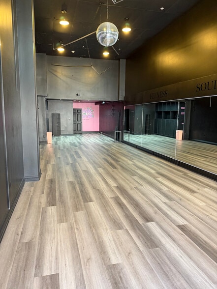 930 S Robertson Blvd, Los Angeles, CA for lease - Building Photo - Image 1 of 7