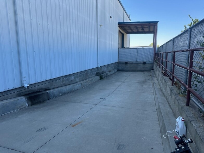 157 Sloan Ct, Tracy, CA for sale - Building Photo - Image 3 of 5