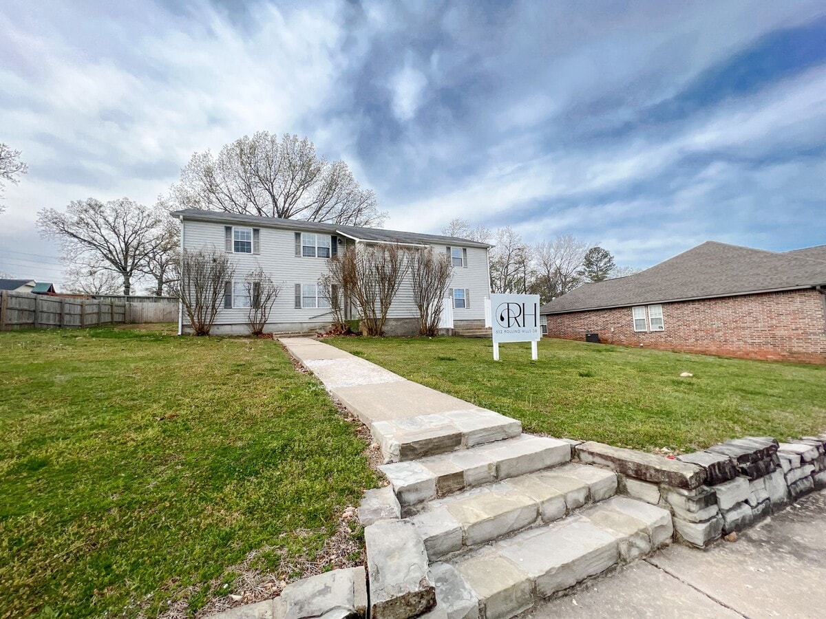 612 Rolling Hills Dr, Tahlequah, OK 74464