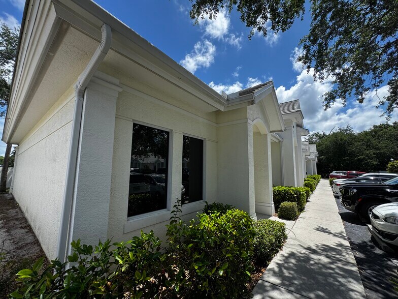 3447 Pine Ridge Rd, Naples, FL for lease - Building Photo - Image 2 of 4