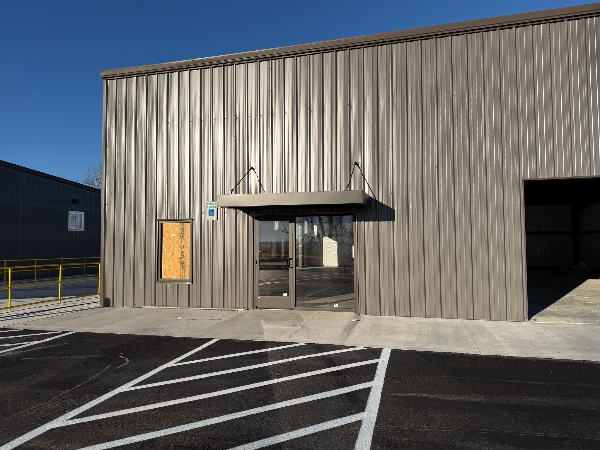 1894 E 1st Ave, Bentonville, AR for lease Interior Photo- Image 1 of 10