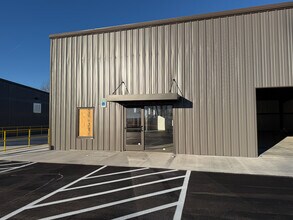 1894 E 1st Ave, Bentonville, AR for lease Interior Photo- Image 1 of 10