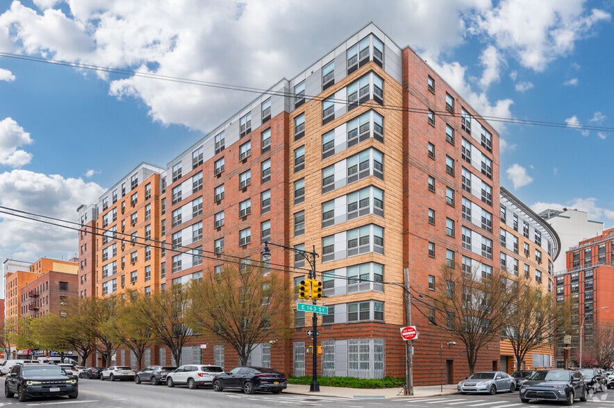 921 Melrose Ave, Bronx, NY for lease - Building Photo - Image 1 of 7