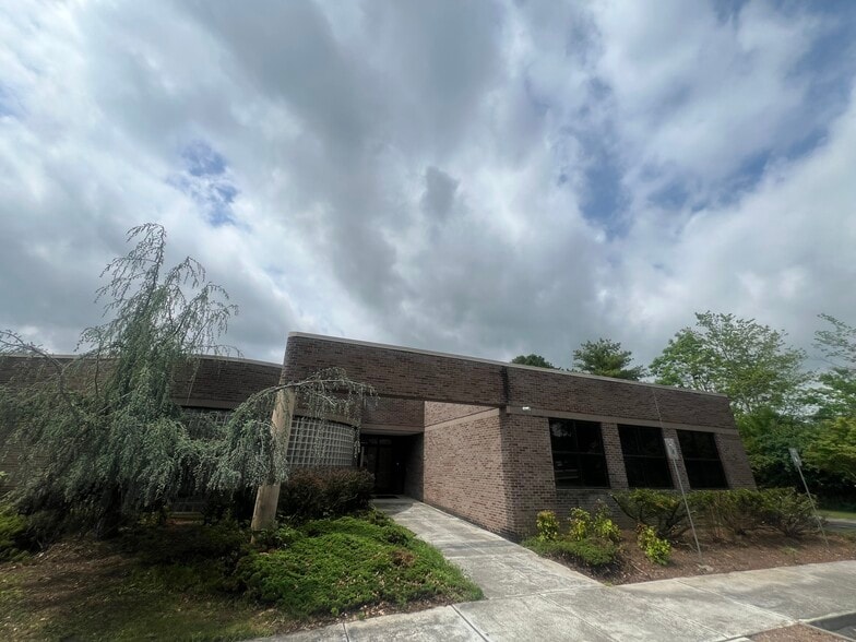 1310 Centerpoint Blvd, Knoxville, TN for sale - Building Photo - Image 2 of 14