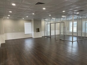 325 N Hough St, Barrington, IL for lease Interior Photo- Image 1 of 10
