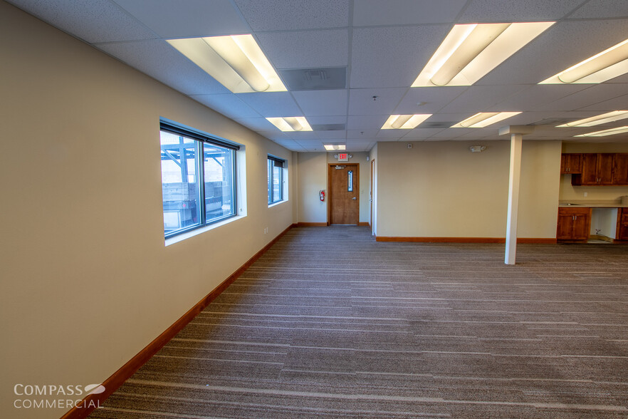 2747 SW 6th St, Redmond, OR for lease - Building Photo - Image 3 of 9