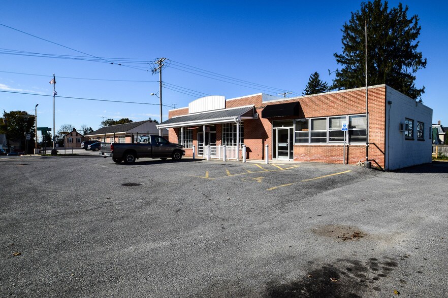 5 Main St, Fawn Grove, PA 17321