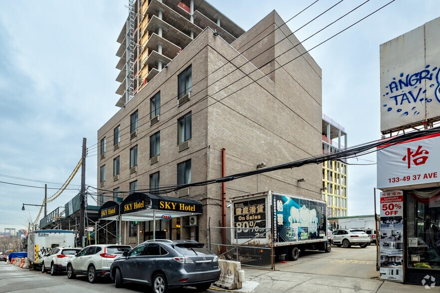 133-43 37th Ave, Flushing, NY for sale - Primary Photo - Image 1 of 1