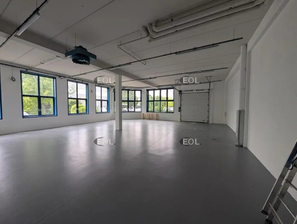 Location Local d'activités 217 m² - Photo 1