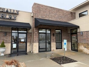 1221-1241 NE Douglas St, Lee's Summit, MO for lease Interior Photo- Image 1 of 9