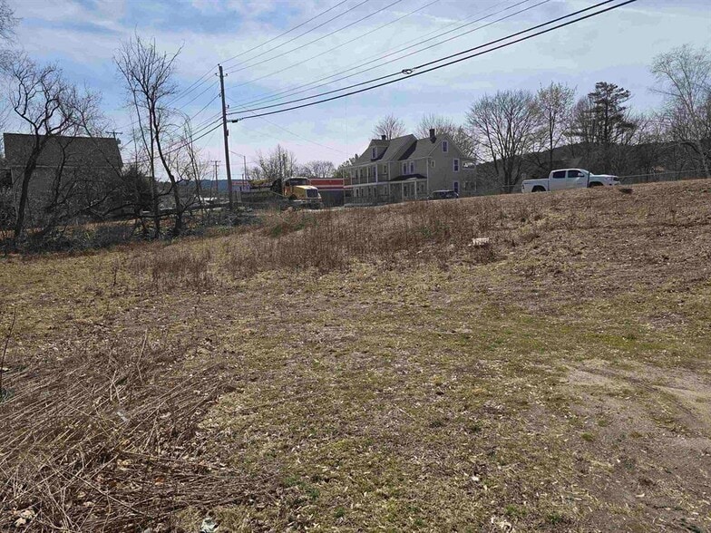 98 Washington St, Claremont, NH for sale - Building Photo - Image 2 of 5