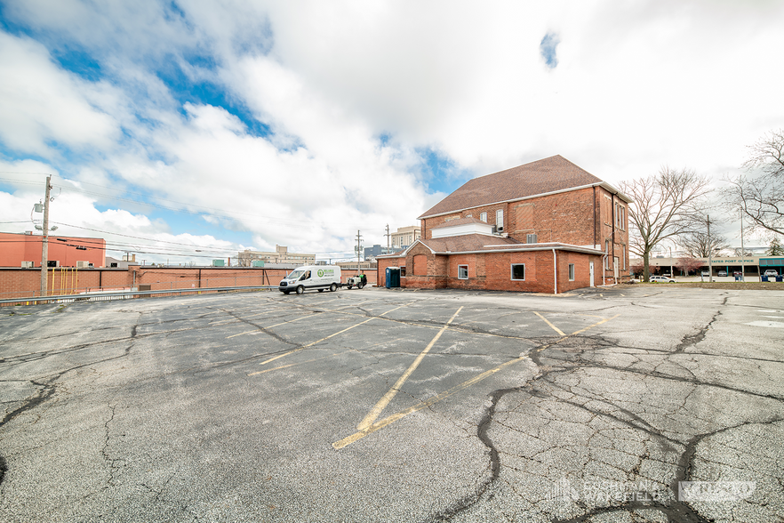 1456 Warren Rd, Lakewood, OH for lease - Building Photo - Image 2 of 6