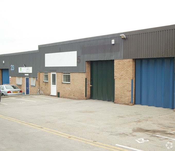 19-27 Horatius Way, Croydon for lease - Building Photo - Image 2 of 7