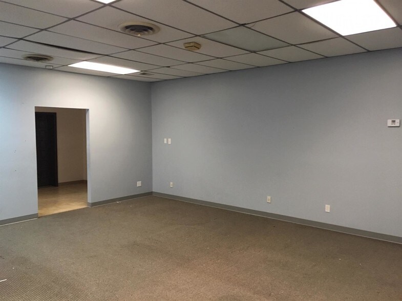 8031-8045 Euclid Ave, Munster, IN for sale - Interior Photo - Image 1 of 1