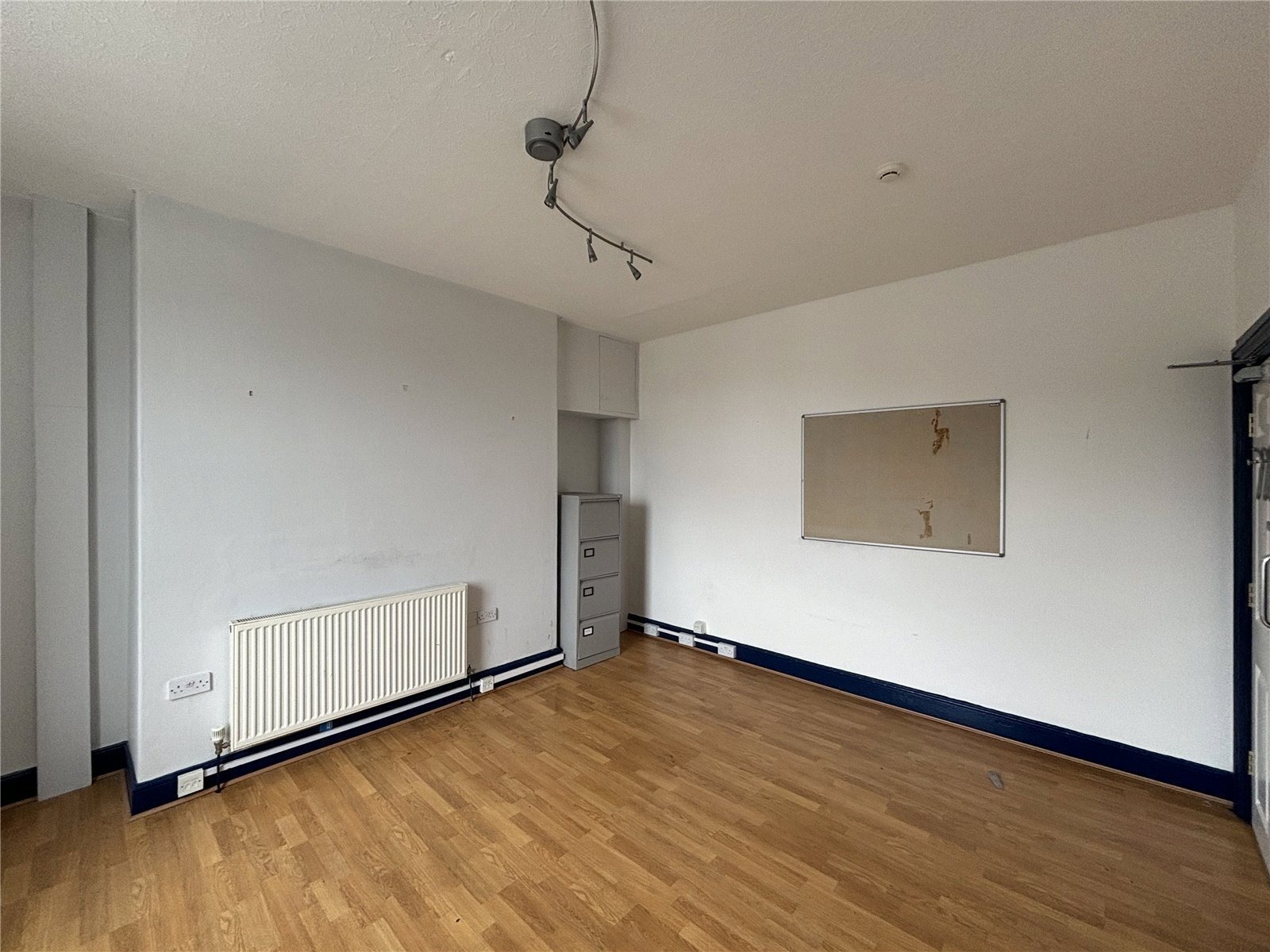 36 Castle Sq, Caernarfon for lease Interior Photo- Image 1 of 2