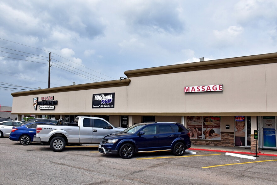 1702 1st St E, Humble, TX for sale - Building Photo - Image 2 of 6