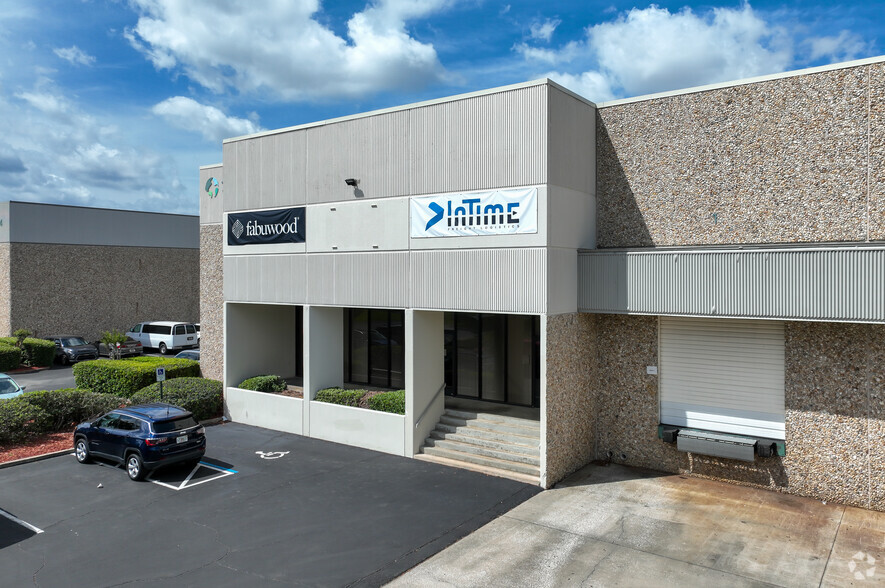 2900 Titan Row, Orlando, FL for lease - Building Photo - Image 2 of 5