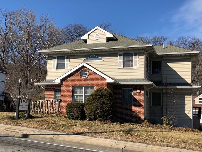 37 Pompton Rd, Haledon, NJ 07508