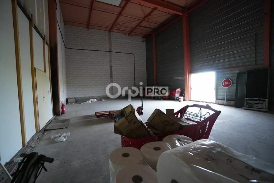 Retail in Fontaine-lès-Dijon for lease - Building Photo - Image 2 of 5