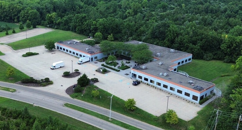 1400 Commerce Center Dr, Franklin, OH for lease - Building Photo - Image 1 of 13
