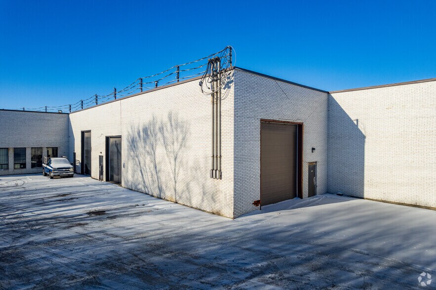 2523 Boul Le Corbusier, Laval, QC H7S 1Z4