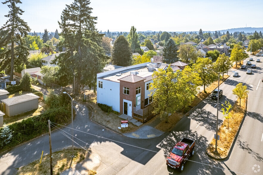 3506 SE 66th Ave, Portland, OR for lease - Building Photo - Image 2 of 7
