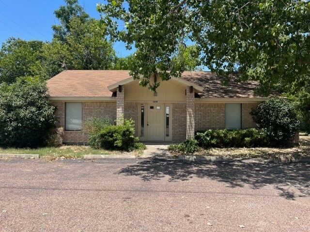 1315 W 5th St, Clifton, TX for sale Primary Photo- Image 1 of 1