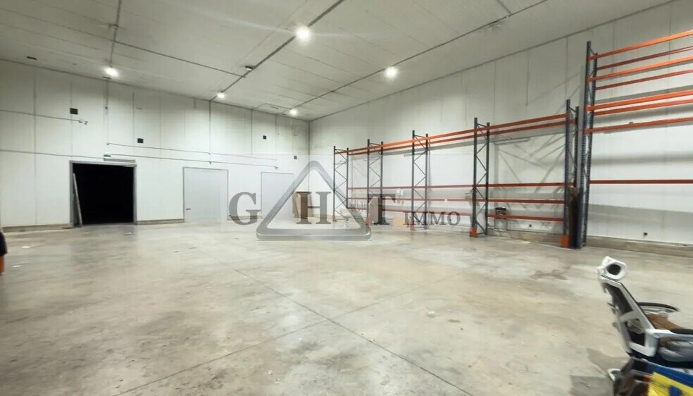 Office in Crégy-lès-Meaux for lease - Interior Photo - Image 1 of 15