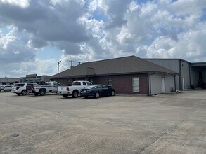 2906 E Napoleon St, Sulphur, LA for lease Interior Photo- Image 2 of 20