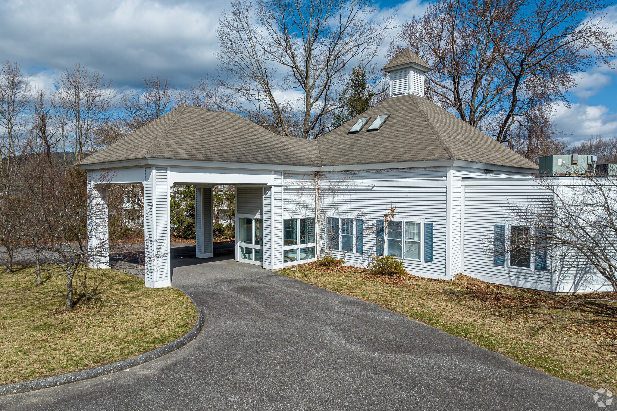 108 E Lake St, Winsted, CT for sale Primary Photo- Image 1 of 1