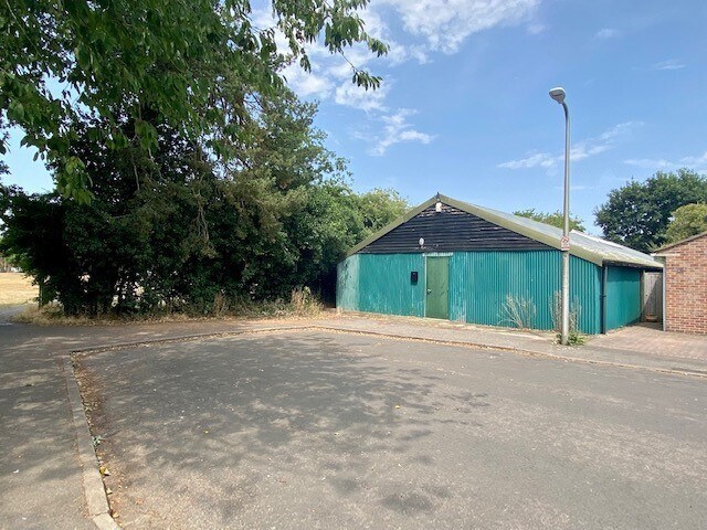 Battery End, Newbury for sale - Building Photo - Image 3 of 9