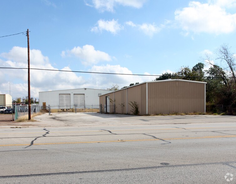 628 S Frazier St, Conroe, TX for sale - Primary Photo - Image 1 of 1