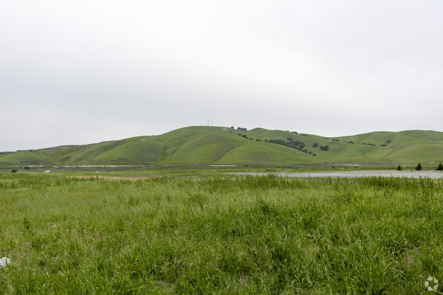 2216 Cement Hill Rd, Fairfield, CA for sale - Primary Photo - Image 1 of 1