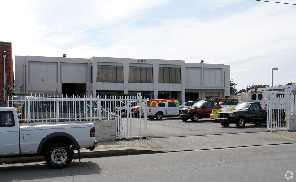 5425 Grosvenor Blvd, Los Angeles, CA for lease - Building Photo - Image 3 of 9