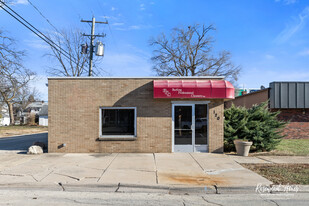 2,500 SF Office/ Retail Central Bradley - Commercial Real Estate