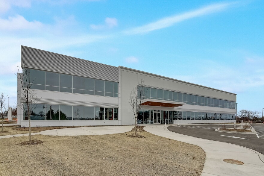 4300 W Layton Ave, Greenfield, WI for lease - Building Photo - Image 2 of 15