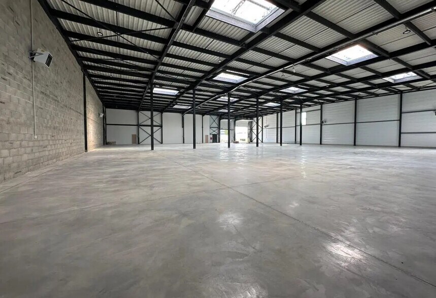 Flex in Colombier-Saugnieu for lease - Interior Photo - Image 2 of 4