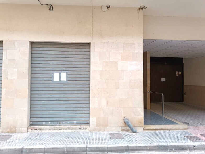 Retail in Alicante for sale - Building Photo - Image 3 of 12