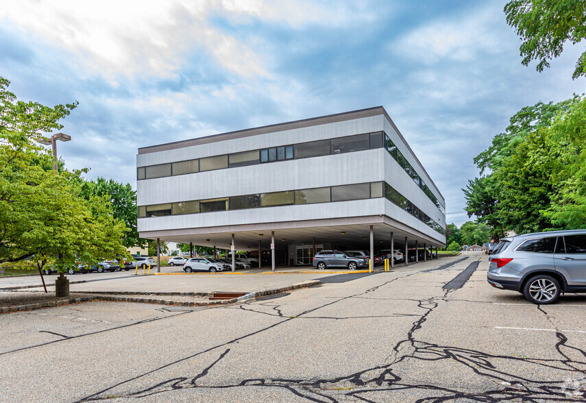 160 E Hanover Ave, Cedar Knolls, NJ for lease - Building Photo - Image 2 of 3